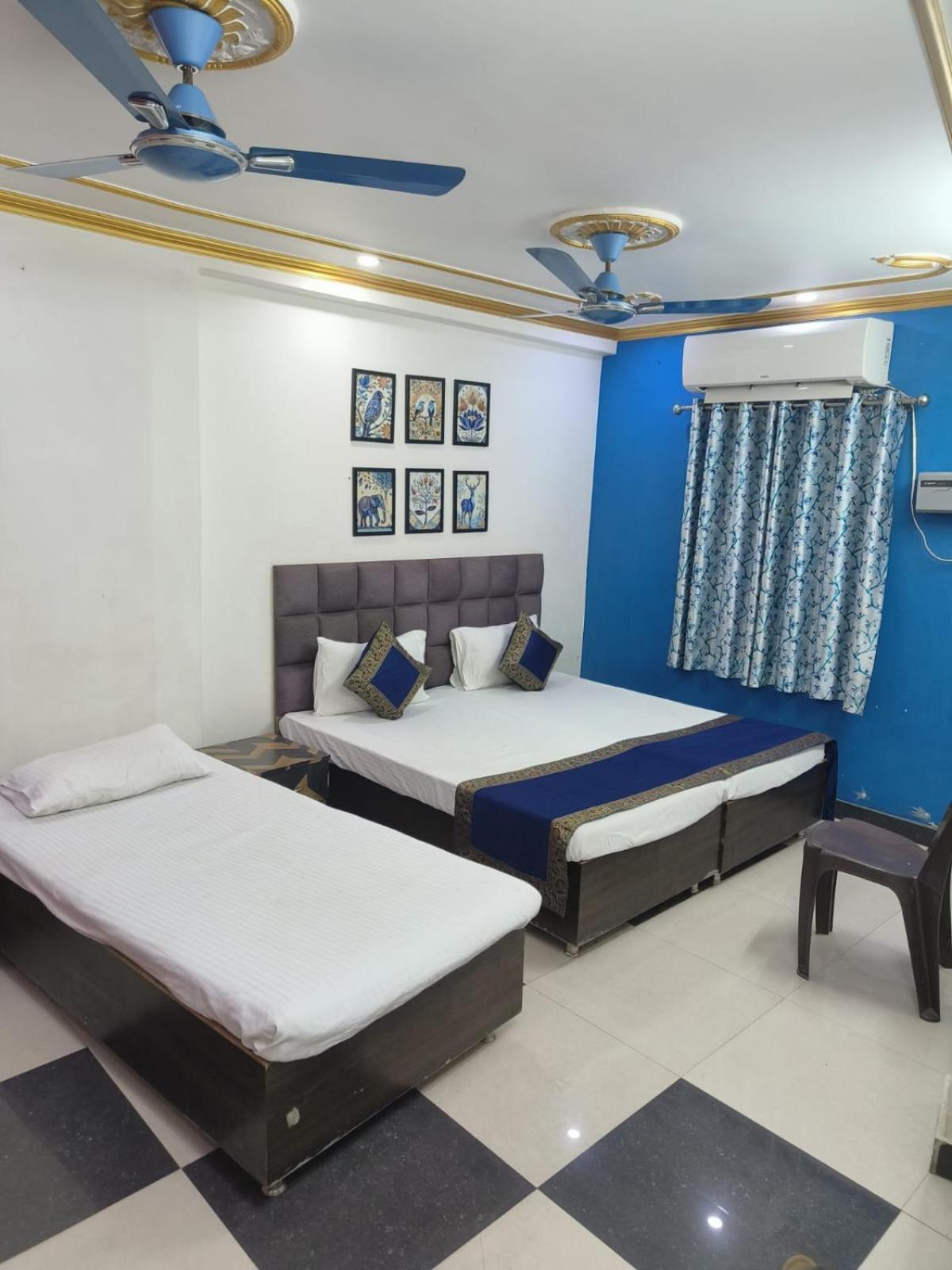 Trinetra Inn Varanasi Esterno foto