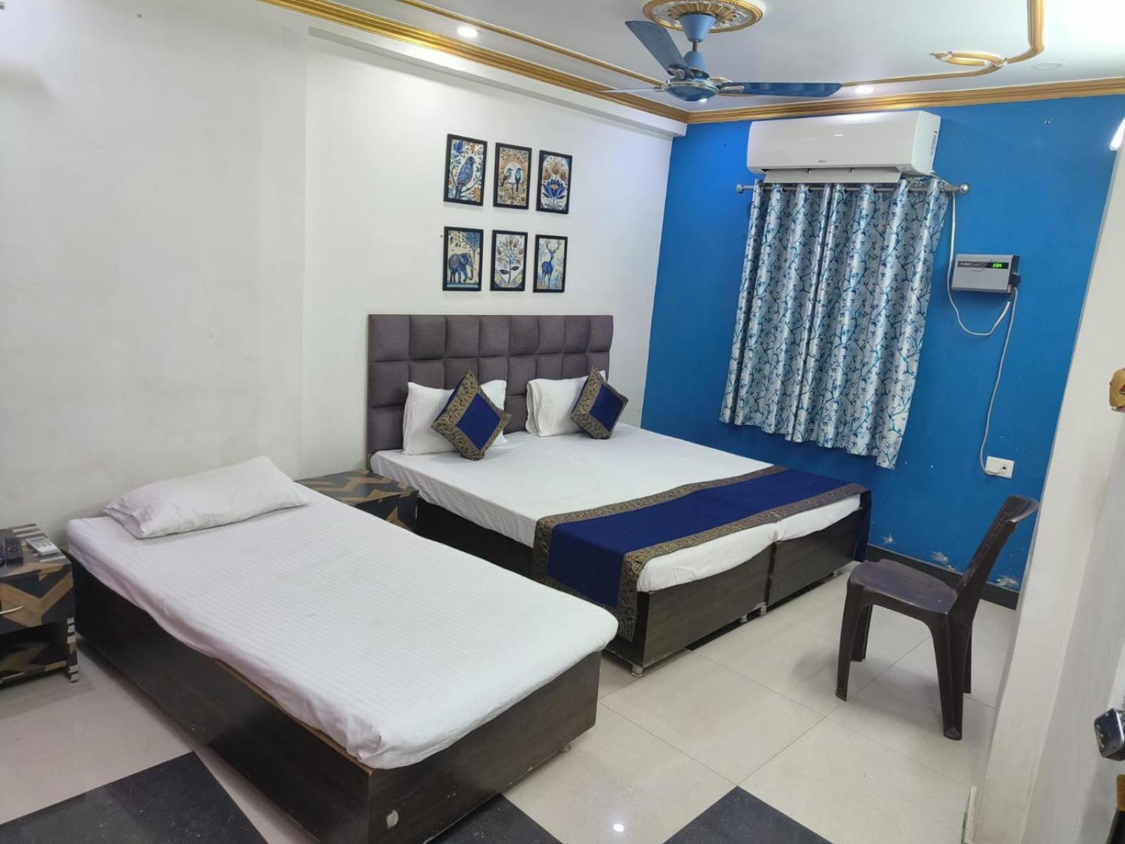 Trinetra Inn Varanasi Esterno foto